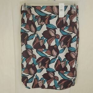 New Ann Taylor Loft maroon floral pencil skirt Size 4 round split hem Office